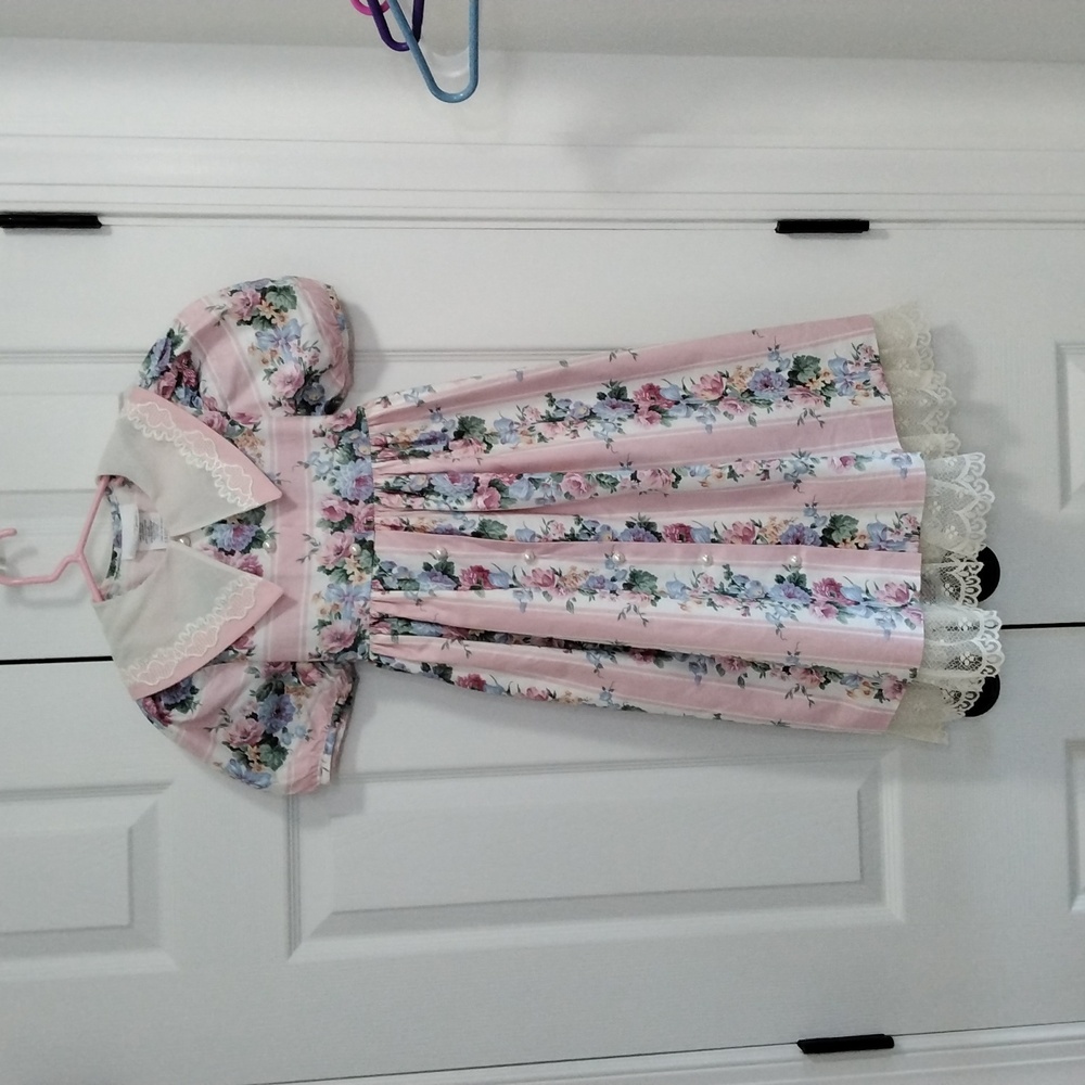 Floral Pink Vintage Dress with Lace trim